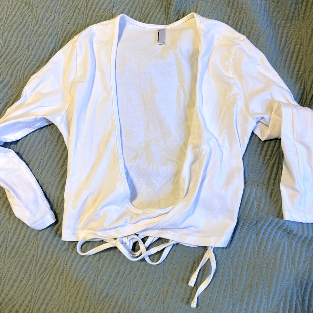 Adorable wrap/crop yoga shirt